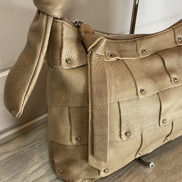 B Makowsky Pieced and Riveted Leather Shoulder Bag EUC - Picture 5 of 10